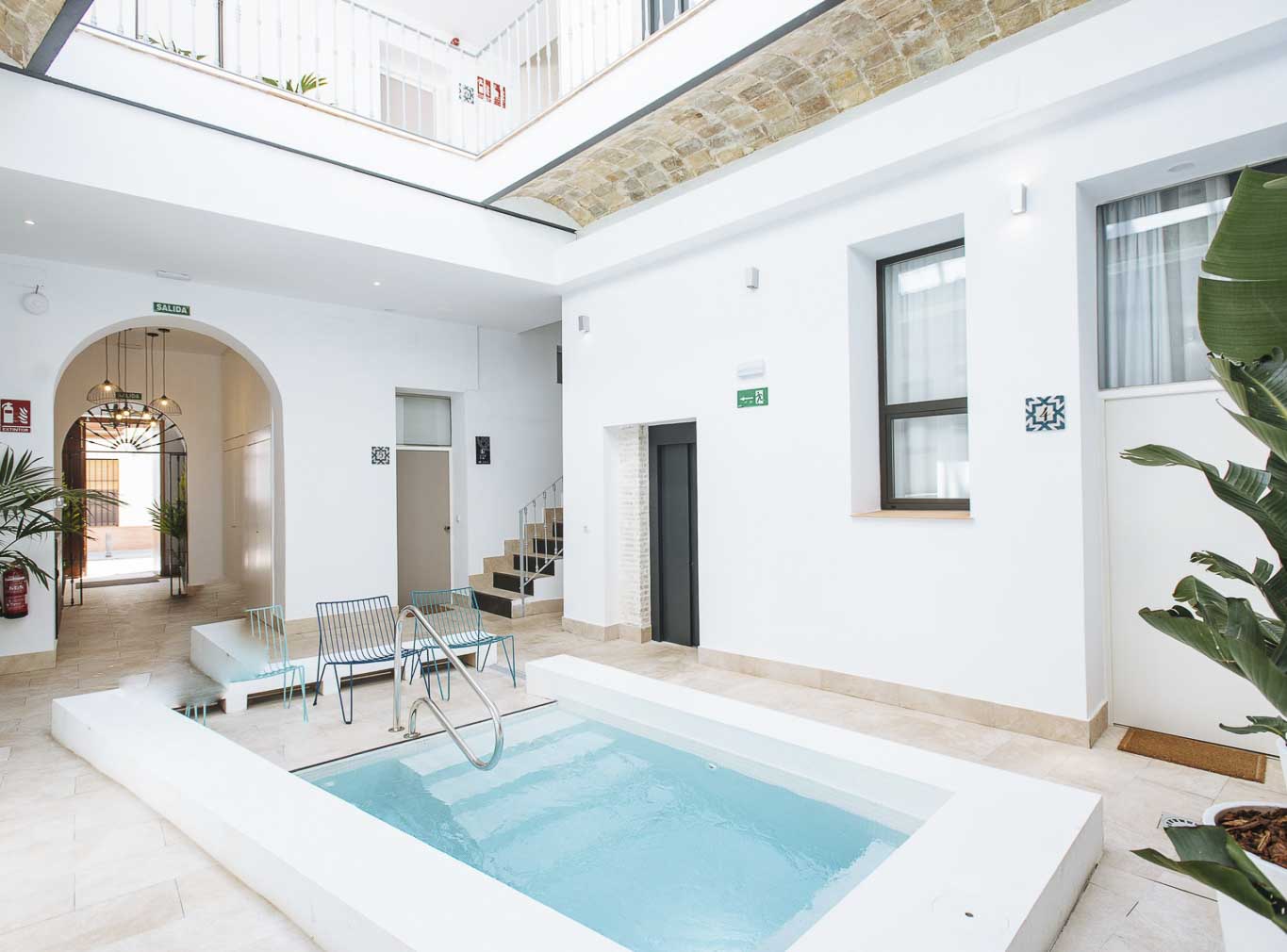 Tourist apartments with pool in Seville